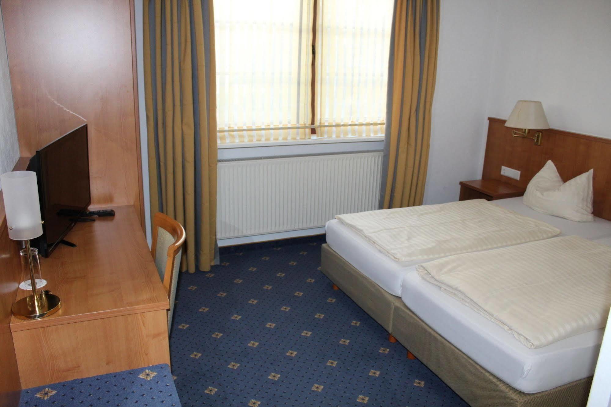 Hotel Kaiserhof Lehrte Dış mekan fotoğraf